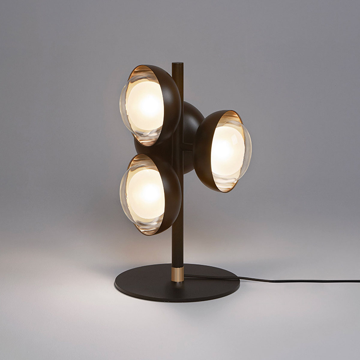 TOOY_Muse_554.35_3 TOOY Muse 554.35 Tischleuchte 4-flammig H: 55 cm Schwarz & Messing Dimmbar