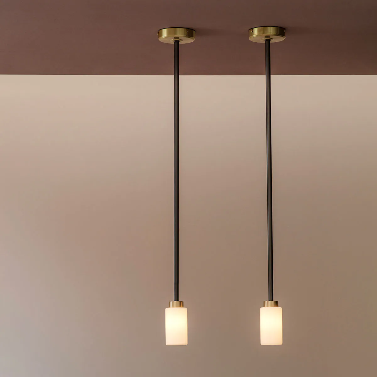 Luxusleuchten aus Großbritannien: Bert Frank Farol Hängeleuchte, Ø: 11,6 cm, Rauchglas, gebürstetes Messing und Glas, Designerleuchte aus England, gleichmäßige Beleuchtung, Farol-Serie mit mediterraner Eleganz