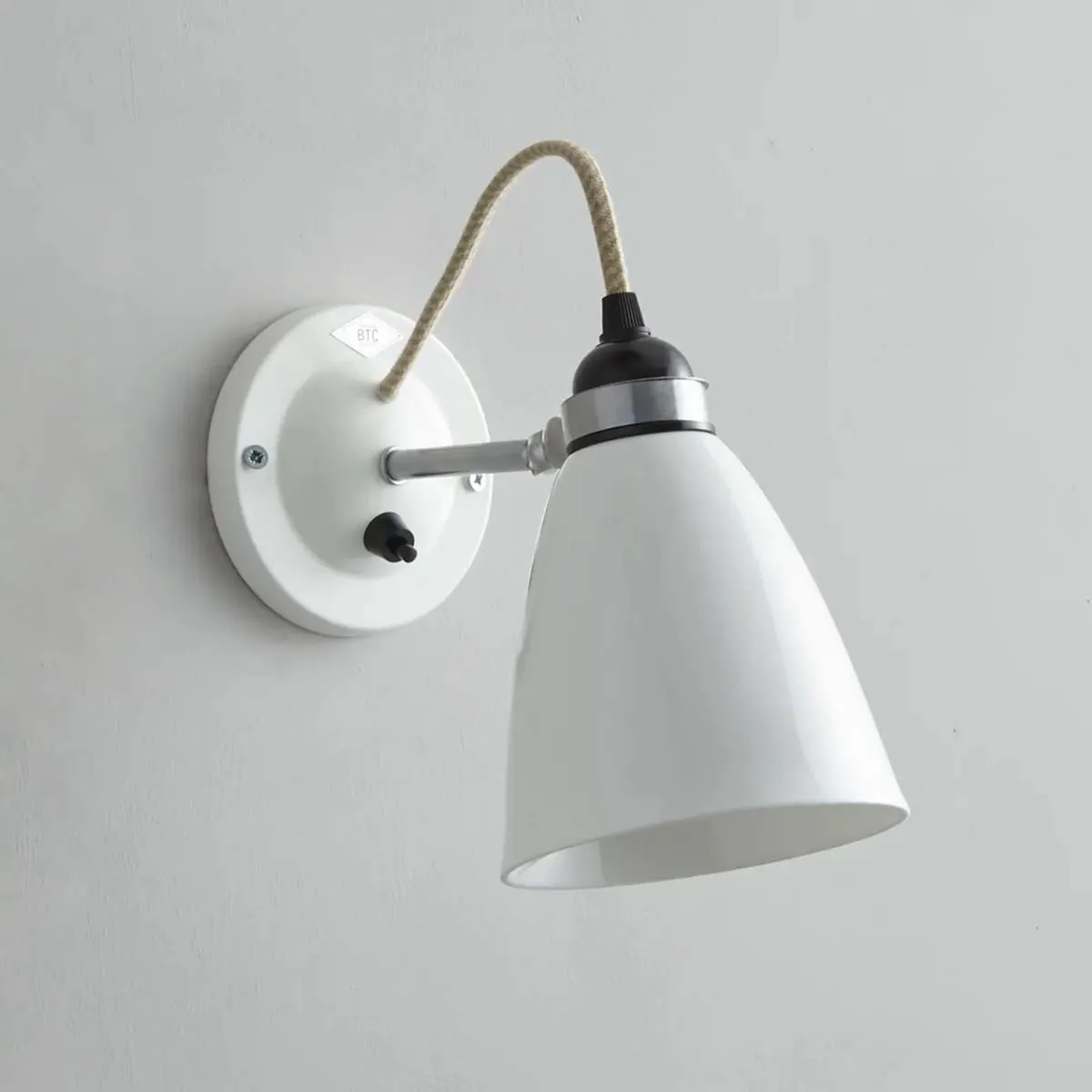 Hector Medium Dome Wandleuchte, Ø: 12 cm, Mit Schalter Hector Medium Dome Wandleuchte, Ø: 12 cm, Mit Schalter