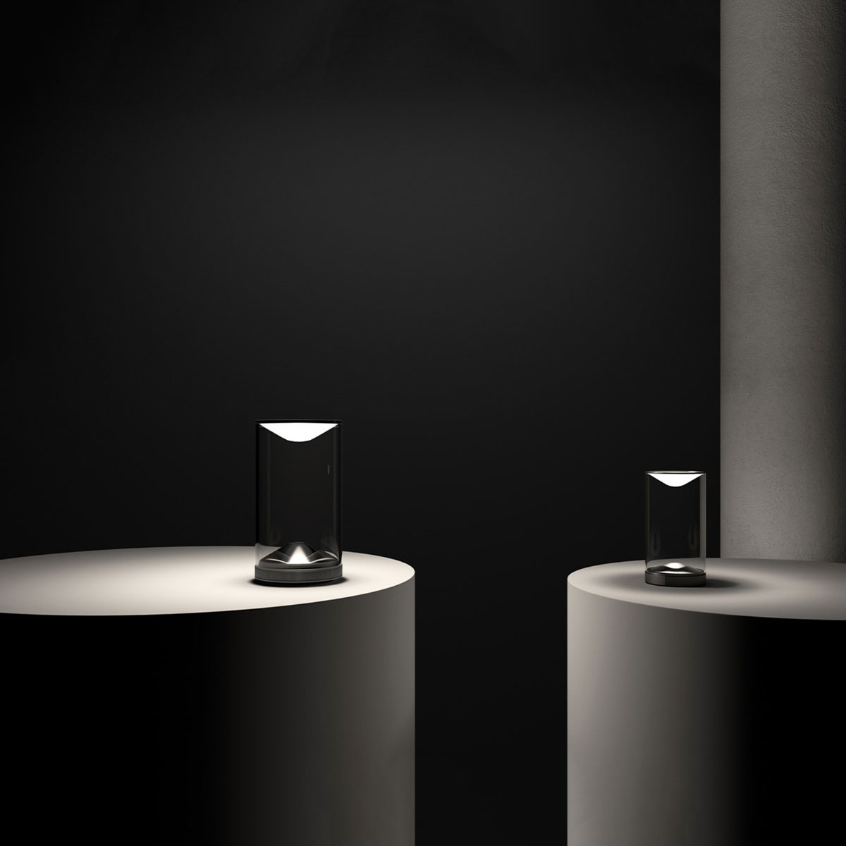 Eve Tischleuchte, Ø: 12 cm, Touch-Dimmer, Schwarz eloxiert, Warmweiß 3000K Eve Tischleuchte, Ø: 12 cm, Touch-Dimmer, Messing eloxiert, Extra-Warmweiß 2700K