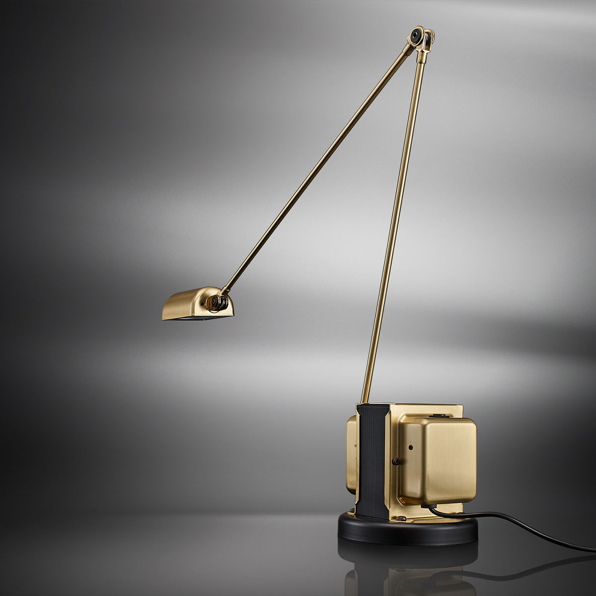 Daphine LED Tischleuchte, H: 45 cm, Gold gebürstet, Extra-Warmweiß 2700K