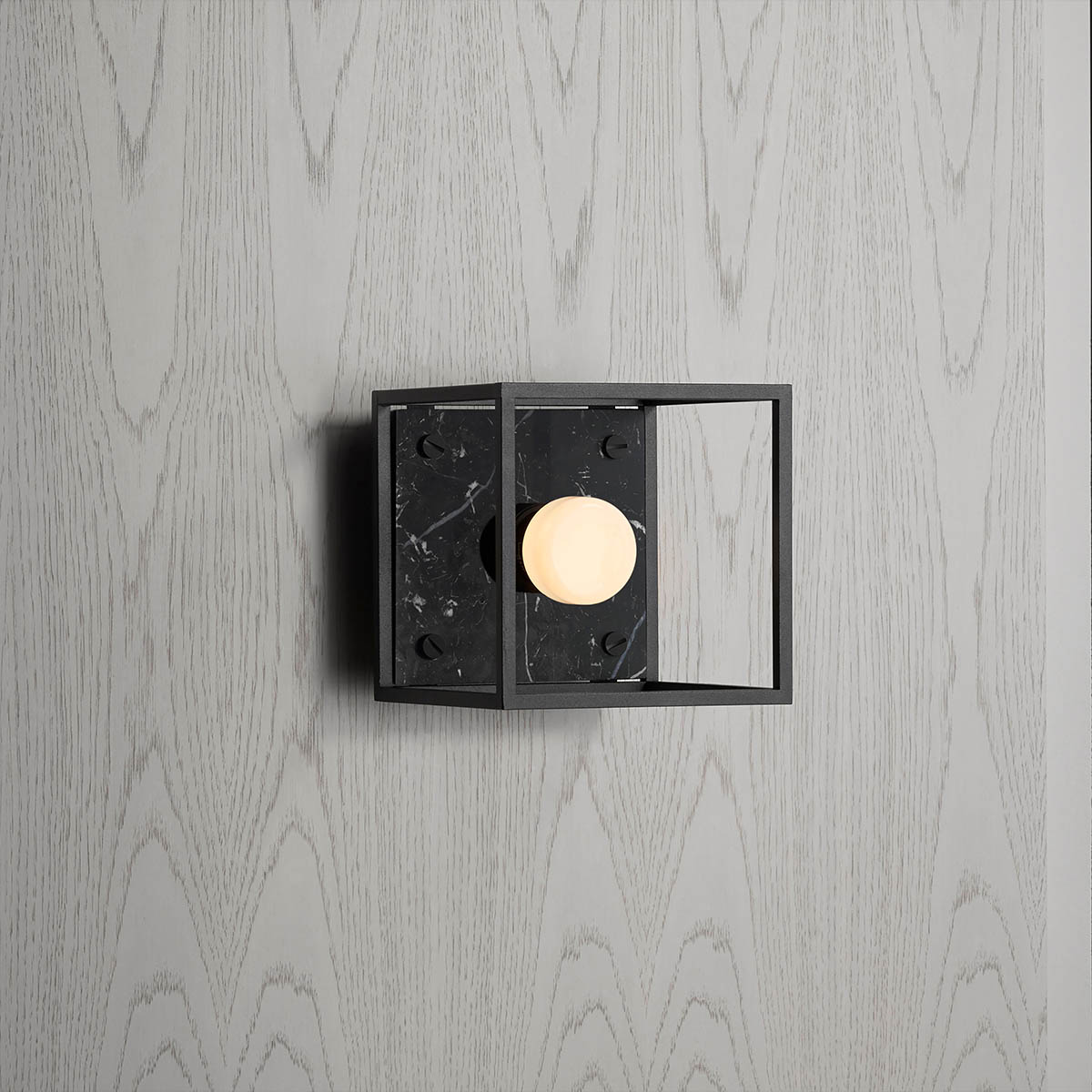 buster-punch-bulb-puck-e27-03 Buster + Punch Punch Bulb Puck E27 LED-Leuchtmittel, Dimmbar, Opalglas