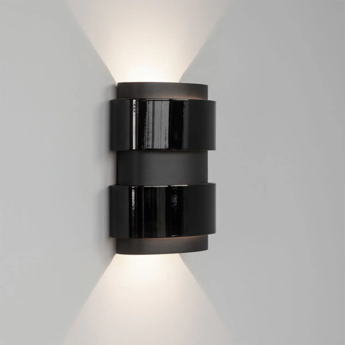 BAND-OH! 930 DIM8 Wandleuchte, B: 17,5 cm, H: 20 cm, Klavier Schwarz, Warmweiß 3000K