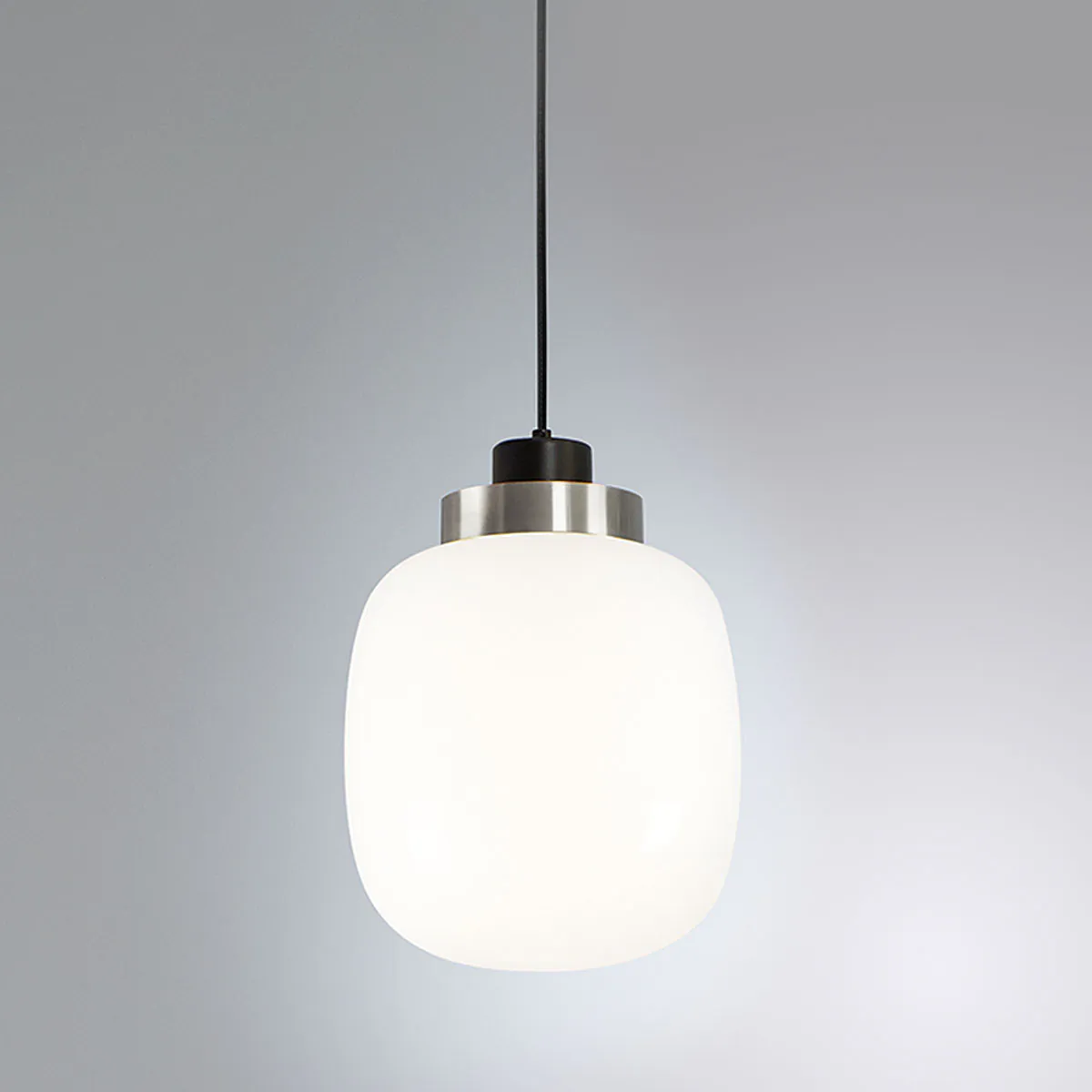 Legier 557.22 Pendelleuchte, Schwarz & Hellgrau, Opalglas