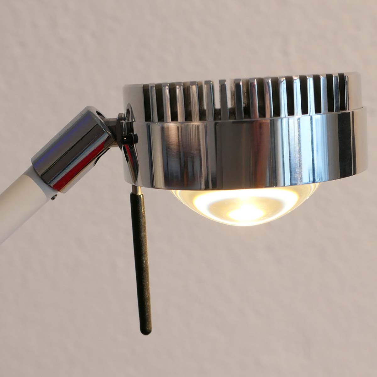 Licht im Raum Movie M Schirm von der Stehleuchte in der Farbe weiß chrom Licht im Raum Movie M Schirm von der Stehleuchte in der Farbe weiß chrom