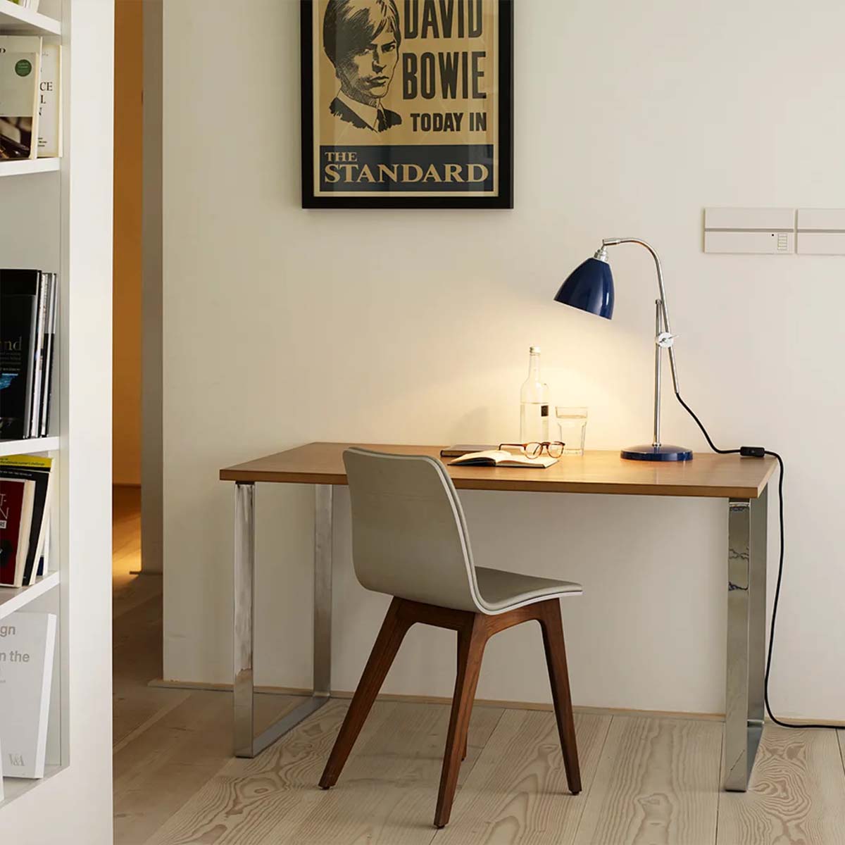 Task Tischleuchte, H: 56 - 95 cm, Blau