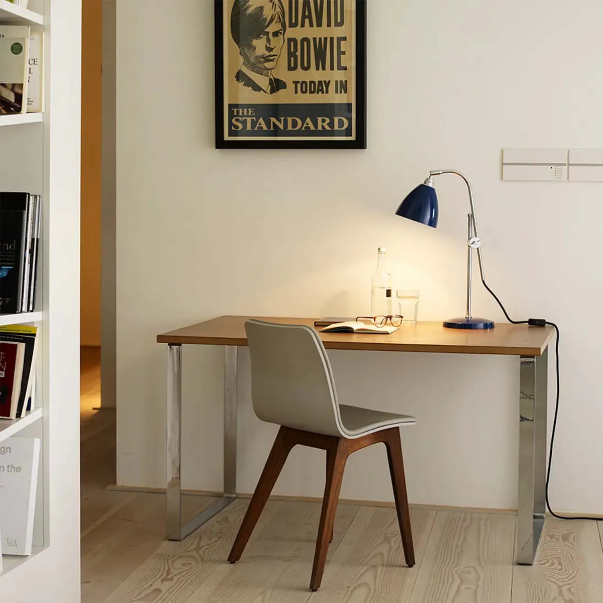 Task Tischleuchte, H: 56 - 95 cm, Blau