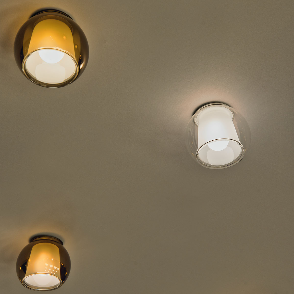 Penta Light Designerleuchte Glo Deckenleuchte Deckenleuchte – edles Glas in 4 Ever Glas, ästhetische Formsprache, atmosphärisches Leuchten, macht sich hervorragend im Flur Penta Light Glo Deckenleuchte LED Deckenleuchte – Rauchglas in Bronze Glas, puristisches Design, harmonische Beleuchtung, unterstreicht das Ambiente im Arbeitszimmer