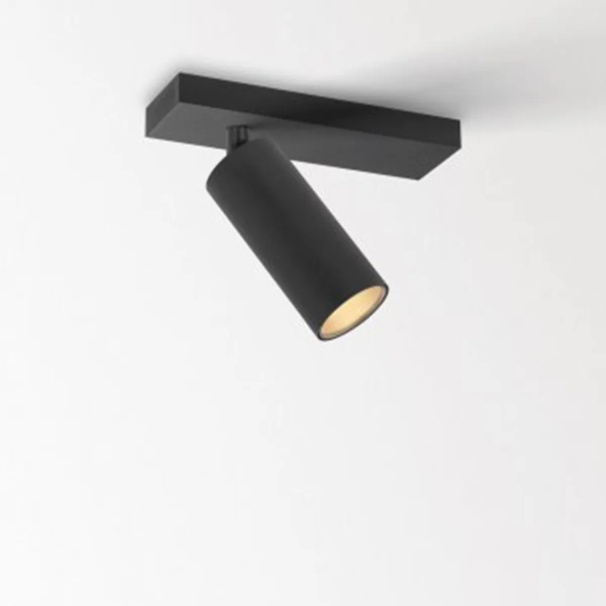 SPY 52 ON 1 92720 DIM8 Aufbaustrahler, Ø: 5,2 cm, L: 12 cm, Schwarz, Extra-Warmweiß 2700K, 20° SPY 52 ON 1 93045 DIM8 Aufbaustrahler, Ø: 5,2 cm, L: 12 cm, Schwarz, Warmweiß 3000K, 45°