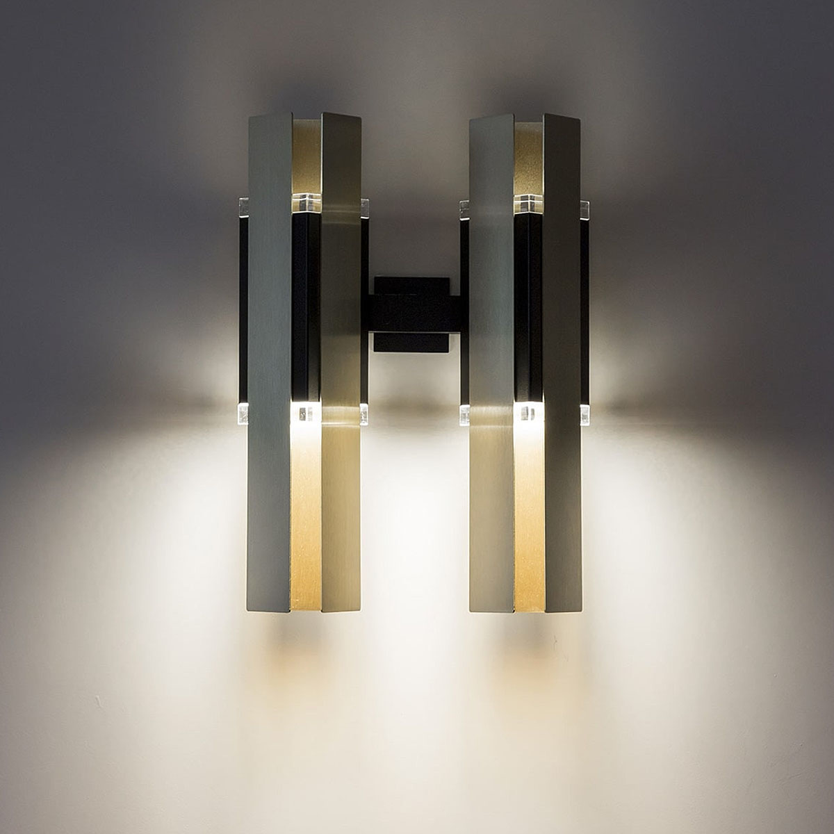 TOOY Excalibur 559.42 Wandleuchte 2-flammig, L: 32 cm, H: 45 cm Dunkelbronze / Satin Titanium
