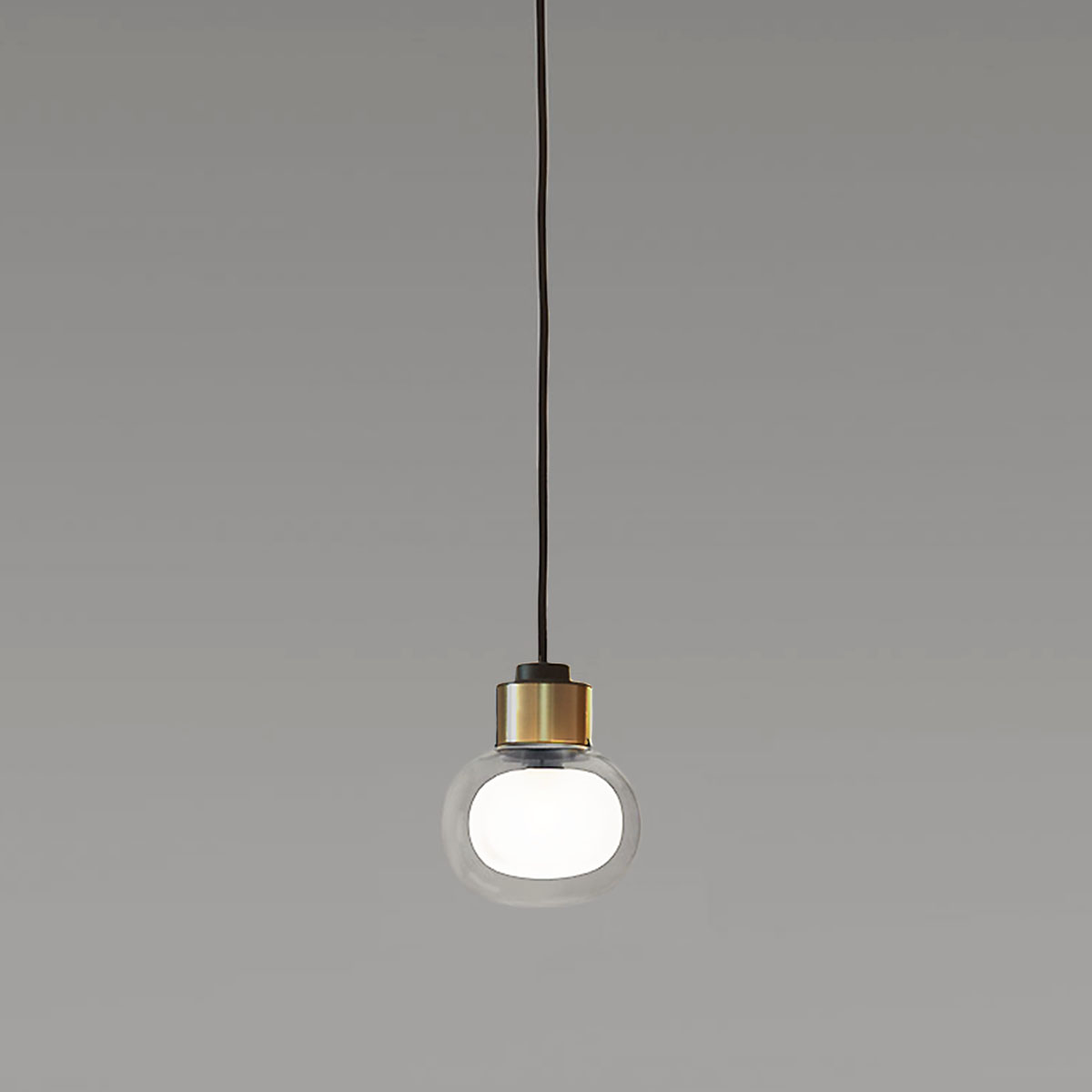 TOOY Nabila 552.22 Pendelleuchte Ø: 16 cm, Schwarz Matt / Messing & Klarglas – diffuses, blendfreies Licht