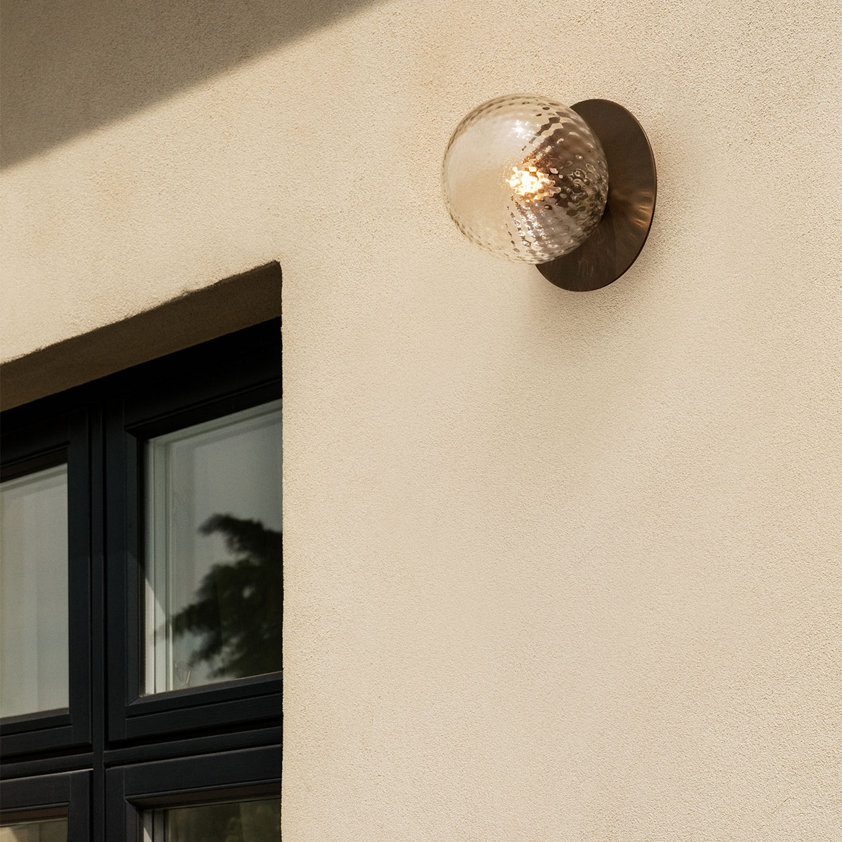 Liila Outdoor Wandleuchte, B: 16,5 cm, H: 16,5 cm, Dunkelbronze, Opalglas