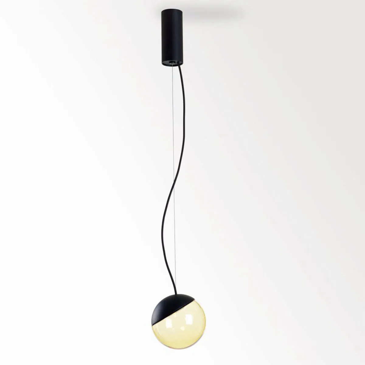 GIBBO 927 DIM8 Pendelleuchte, Ø: 14,7 cm, Schwarz, Extra-Warmweiß 2700K GIBBO 930 DIM8 Pendelleuchte, Ø: 14,7 cm, Schwarz, Warmweiß 3000K