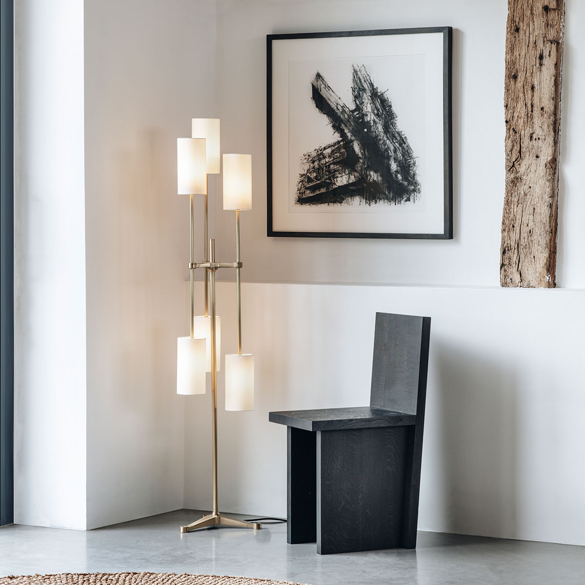 Bert Frank Pugil Stehleuchte, H: 147,5 cm, 6-flammig aus Messing und Textil – Designerleuchte aus England, gleichmäßige Beleuchtung