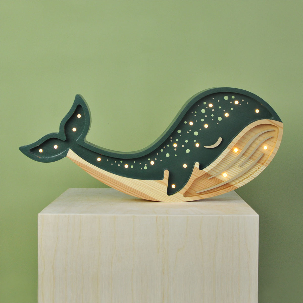 LED Kinderleuchte Wal aus Holz, grün, handgemacht