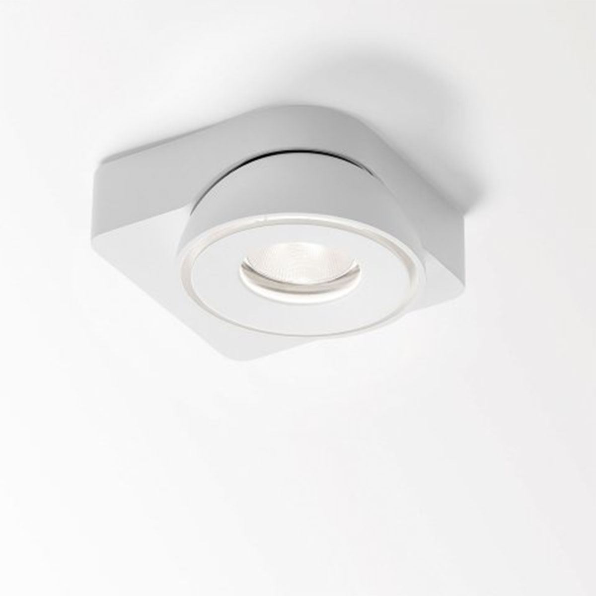 TWEETER M ON 1 92733 DIM8 Aufbaustrahler, L: 12,8 cm, B: 12,8 cm, Weiß, Extra-Warmweiß 2700K, 33° TWEETER M ON 1 93050 DIM8 Aufbaustrahler, L: 12,8 cm, B: 12,8 cm, Weiß, Warmweiß 3000K, 50°