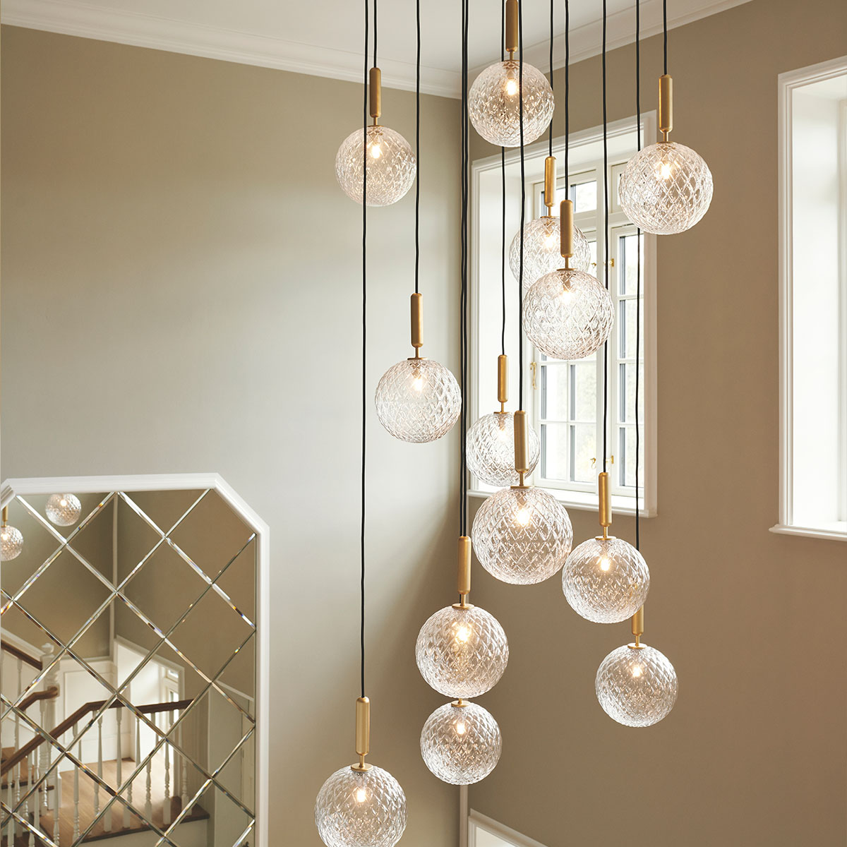 Miira 13 Large Pendelleuchte, Ø: 98 cm, Steingrau, Glas transparent Miira 13 Large Pendelleuchte, Ø: 98 cm, Messing, Opalglas