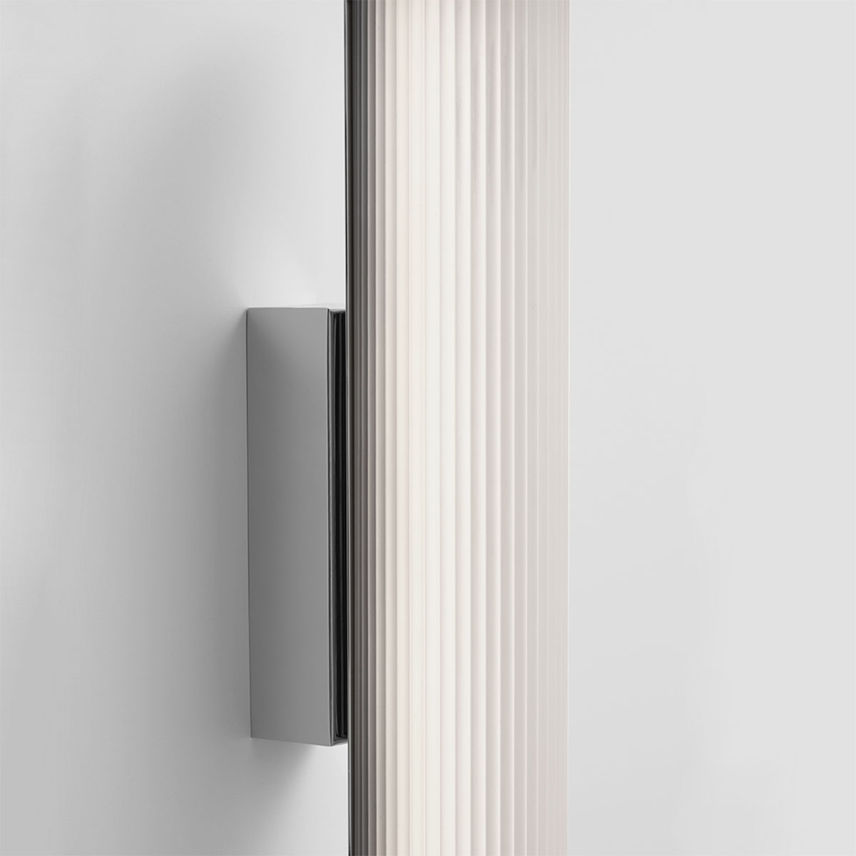 Decor Walther Ray Wandleuchte Bad, H: 47 cm, B: 9 cm, Chrom – moderne Wandlampe fürs Bad Elegante Badleuchte – Decor Walther Ray Wandleuchte Bad, H: 47 cm, B: 9 cm, Schwarz matt