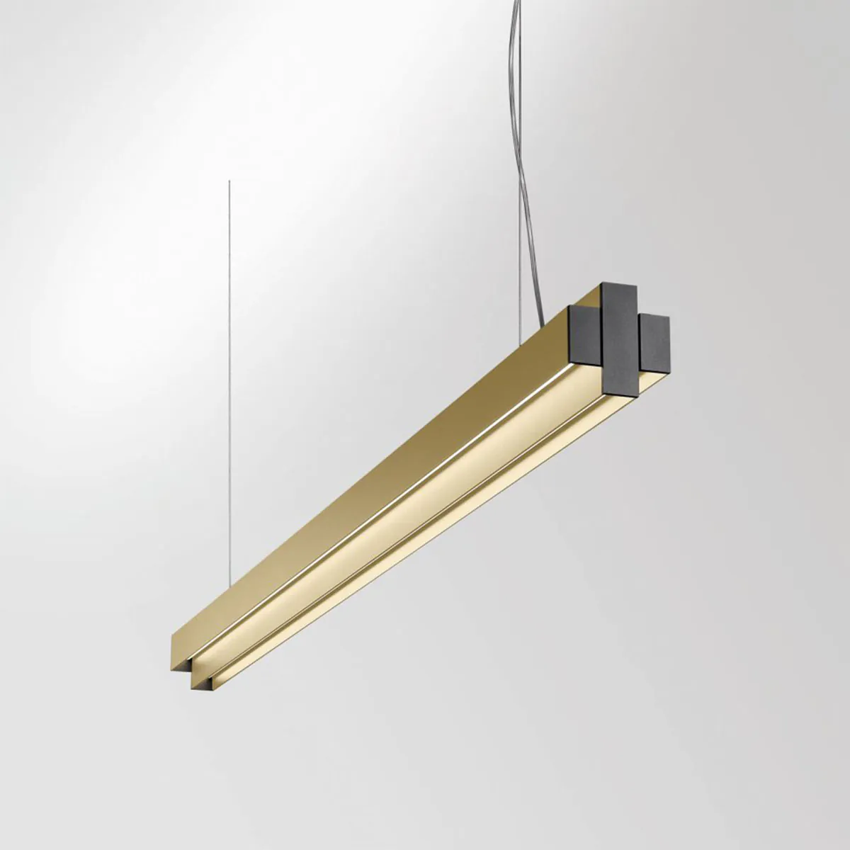 ONE-AND-ONLY P12 DOWN-UP 930 Pendelleuchte, Goldfarben & Schwarz, nicht dimmbar, L: 118,1 cm ONE-AND-ONLY P12 DOWN-UP 930 DIM1 Pendelleuchte, Goldfarben & Schwarz, 1-10V, L: 118,1 cm