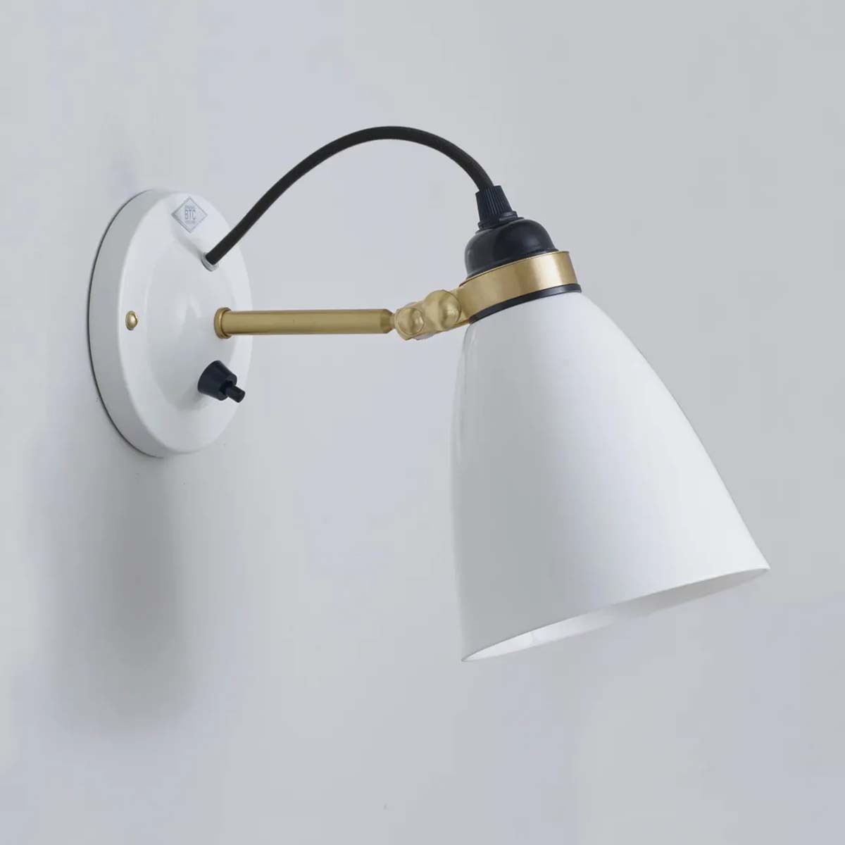 Hector Wall 30 Wandleuchte, Ø: 12 cm, Schwarzes Stoffkabel, Mit Schalter Hector Wall 30 Wandleuchte, Ø: 12 cm, Schwarzes Stoffkabel, Mit Schalter