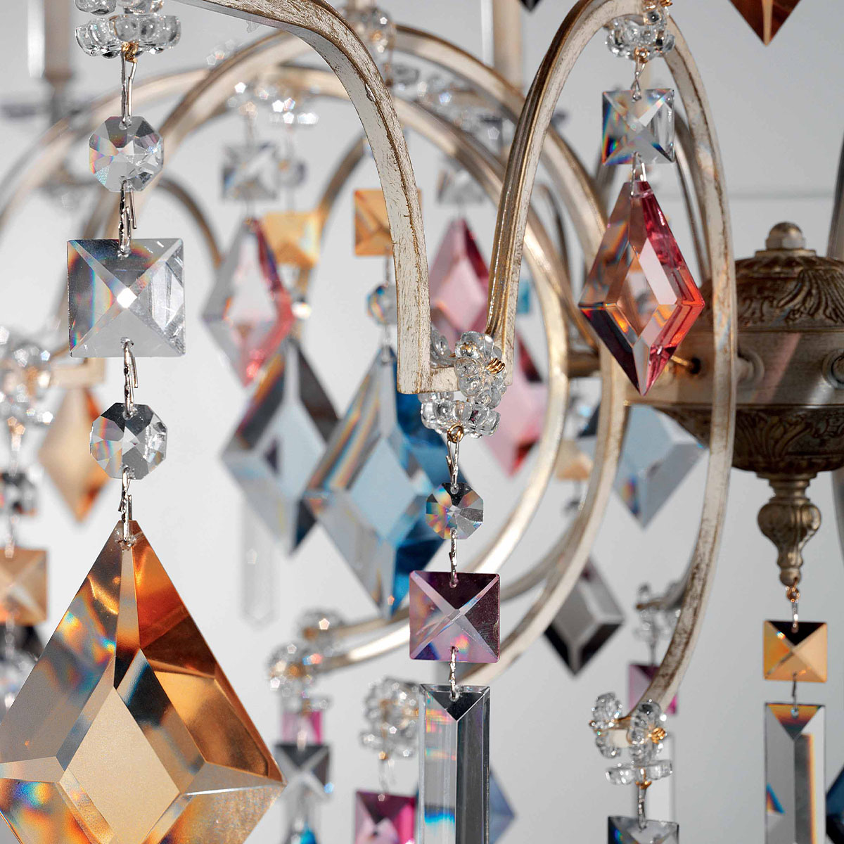 Lizzi 3+3 Kronleuchter, 6-flammig, Ø: 75 cm Lizzi 6+6 Kronleuchter, 12-flammig , Ø: 105 cm