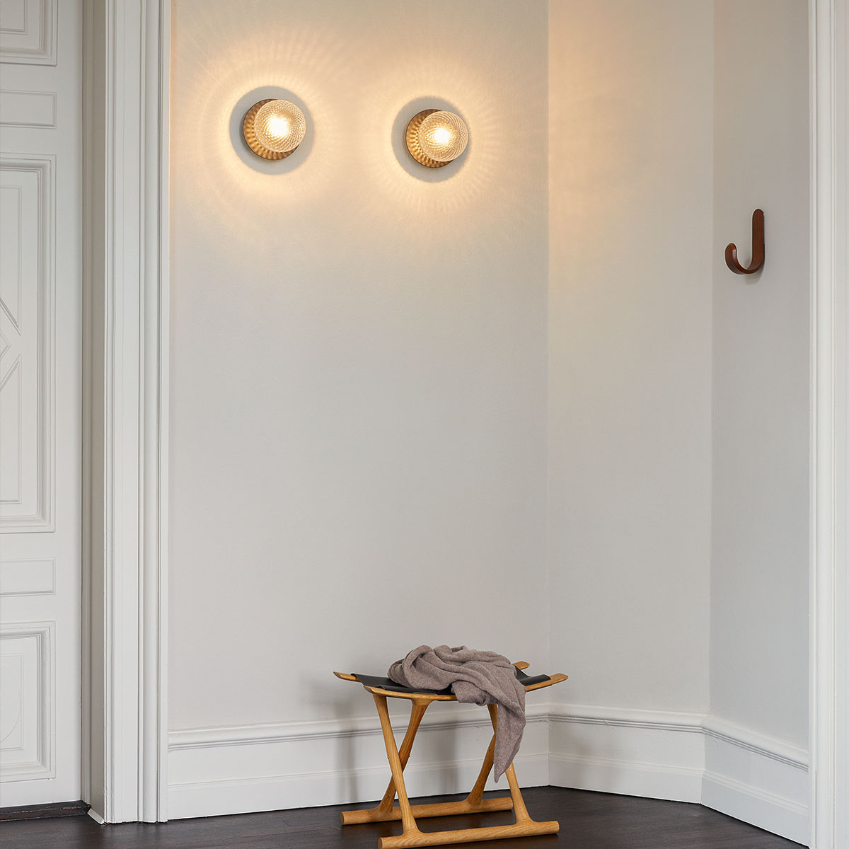 Liila Outdoor Wandleuchte, B: 16,5 cm, H: 16,5 cm, Dunkelbronze, Opalglas