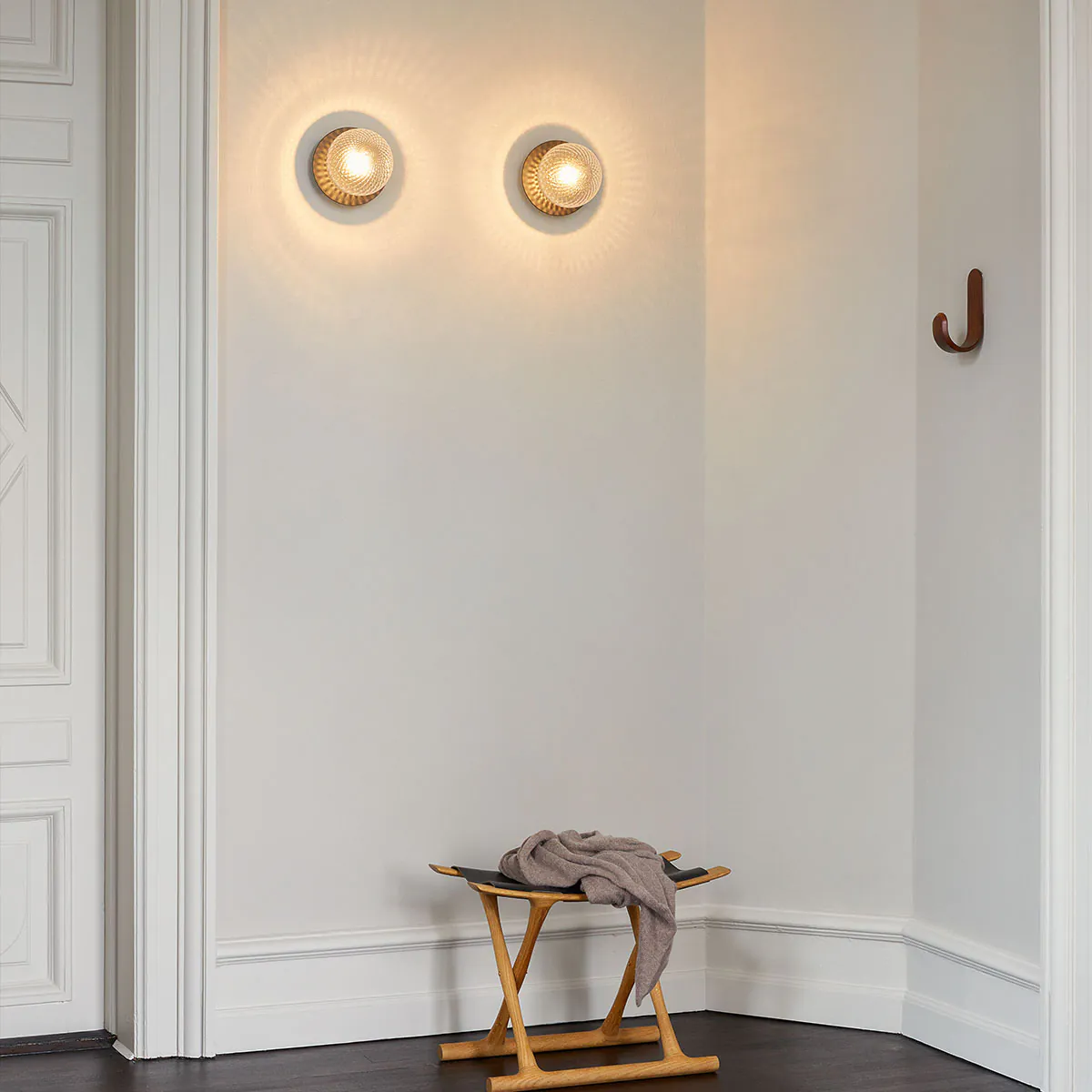 Liila Outdoor Wandleuchte, B: 16,5 cm, H: 16,5 cm, Dunkelbronze, Opalglas