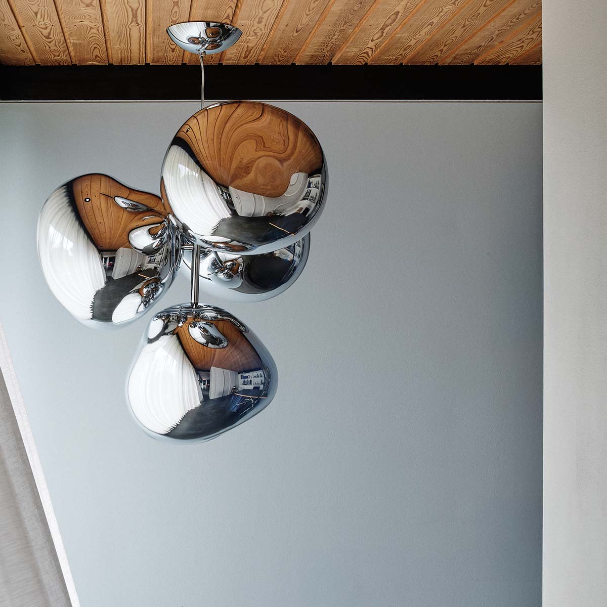 Tom Dixon Melt Mini LED Chandelier, 4-flammig, Gold, B: 54,5 cm, H: 63,4 cm Tom Dixon Melt Small LED Chandelier, 4-flammig, Bronze, Gold, B: 98 cm, H: 103 cm