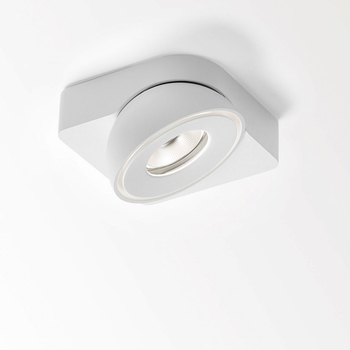 DeltaLight TWEETER M ON 1 93050 DIM8 Aufbaustrahler, L: 12,8 cm, B: cm Weiß, Warmweiß 3000K, 50° Weiß 3000K Modern & neutral – Detailansicht aus Weiß, energieeffizient für Flur schwenkbar & drehbar
