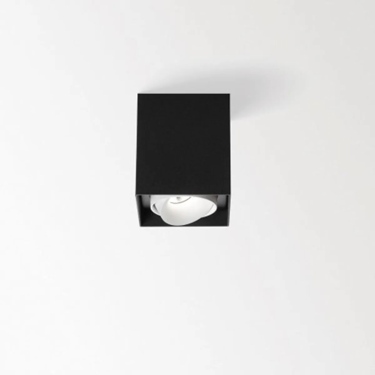 MINIGRID 67 ON 145 92718 DIM8 Aufbaustrahler, L: 8,2 cm, B: 8,2 cm, Schwarz & Weiß, Extra-Warmweiß 2700K, 18° MINIGRID 67 ON 145 93037 DIM8 Aufbaustrahler, L: 8,2 cm, B: 8,2 cm, Schwarz & Weiß, Warmweiß 3000K, 37°