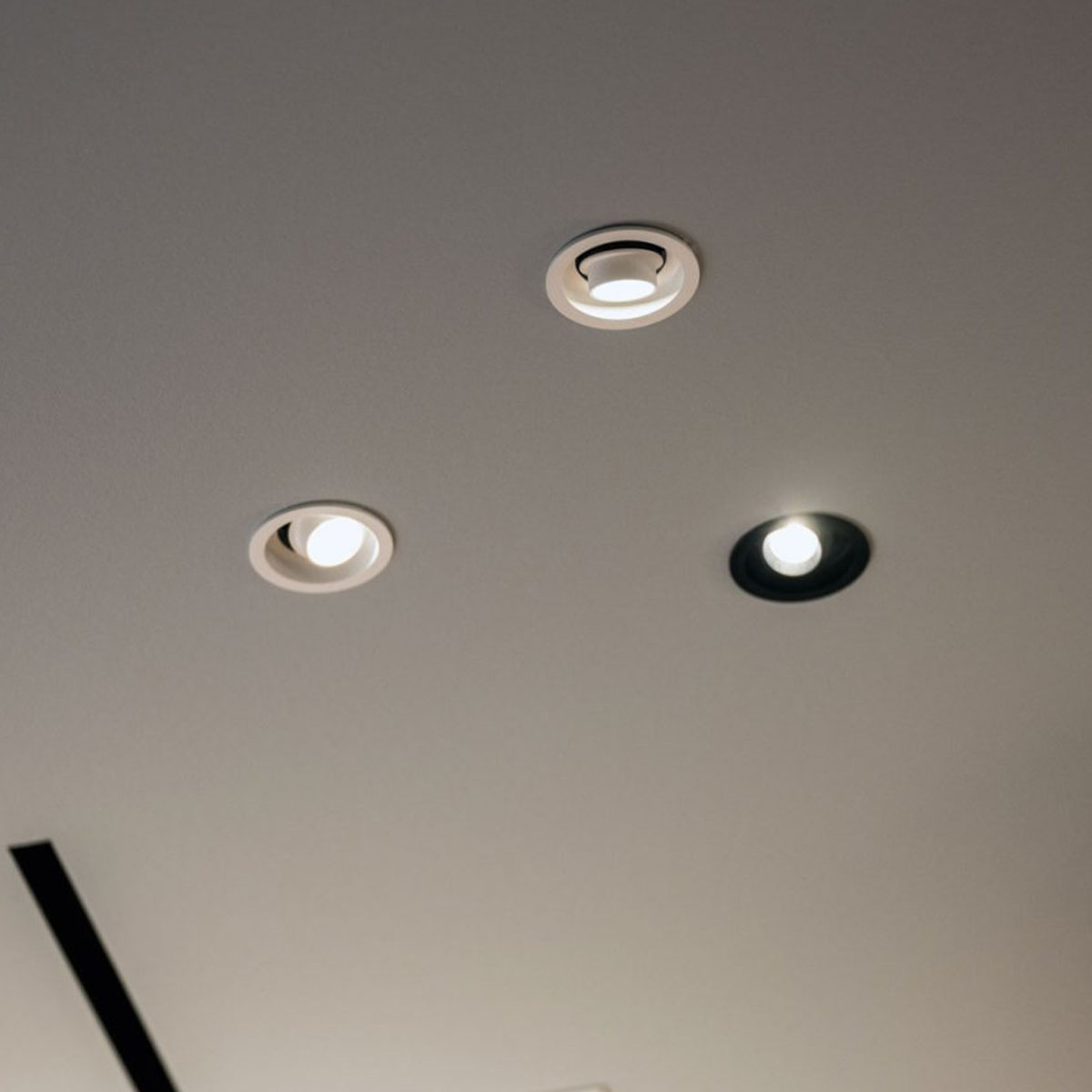 MICROSPY IN OK 92715 Einbaustrahler, Ø: 5,9 cm, Schwarz, Extra-Warmweiß 2700K, 15° MICROSPY IN OK 93030 Einbaustrahler, Ø: 5,9 cm, Weiß, Warmweiß 3000K, 30°