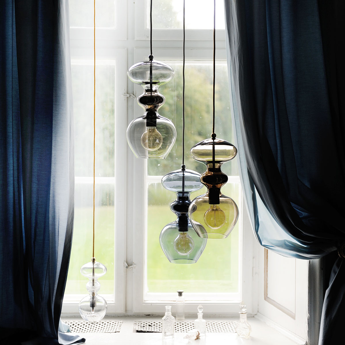 Futura Pendelleuchte M Ø 18 cm, Topaz Blue