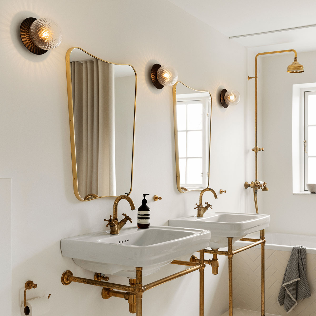 Liila Outdoor Wandleuchte, B: 16,5 cm, H: 16,5 cm, Schwarz, Glas transparent Liila Outdoor Wandleuchte, B: 16,5 cm, H: 16,5 cm, Dunkelbronze, Opalglas