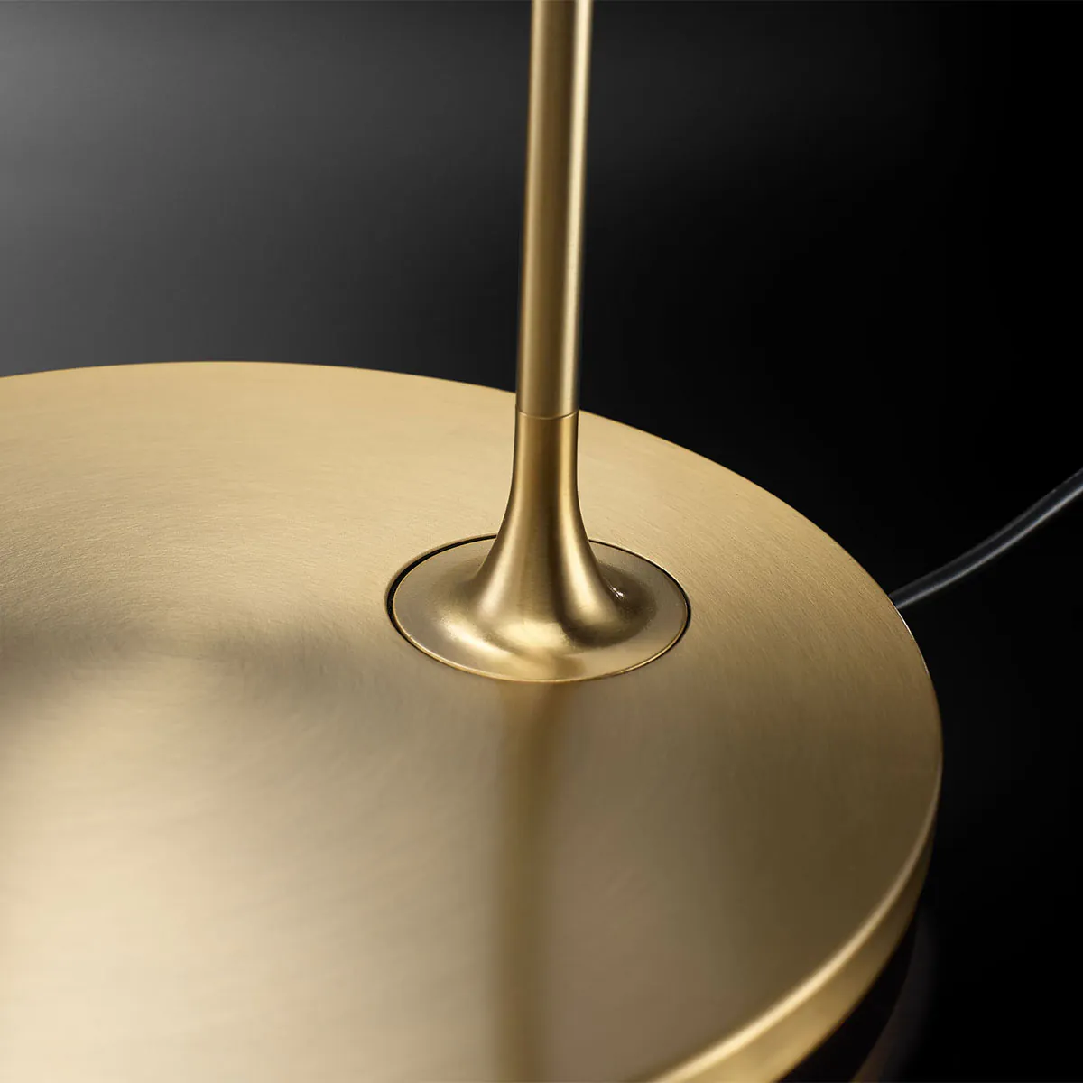 Flo Floor Stehleuchte, H: 110 cm, Gold gebürstet, Extra-Warmweiß 2700K