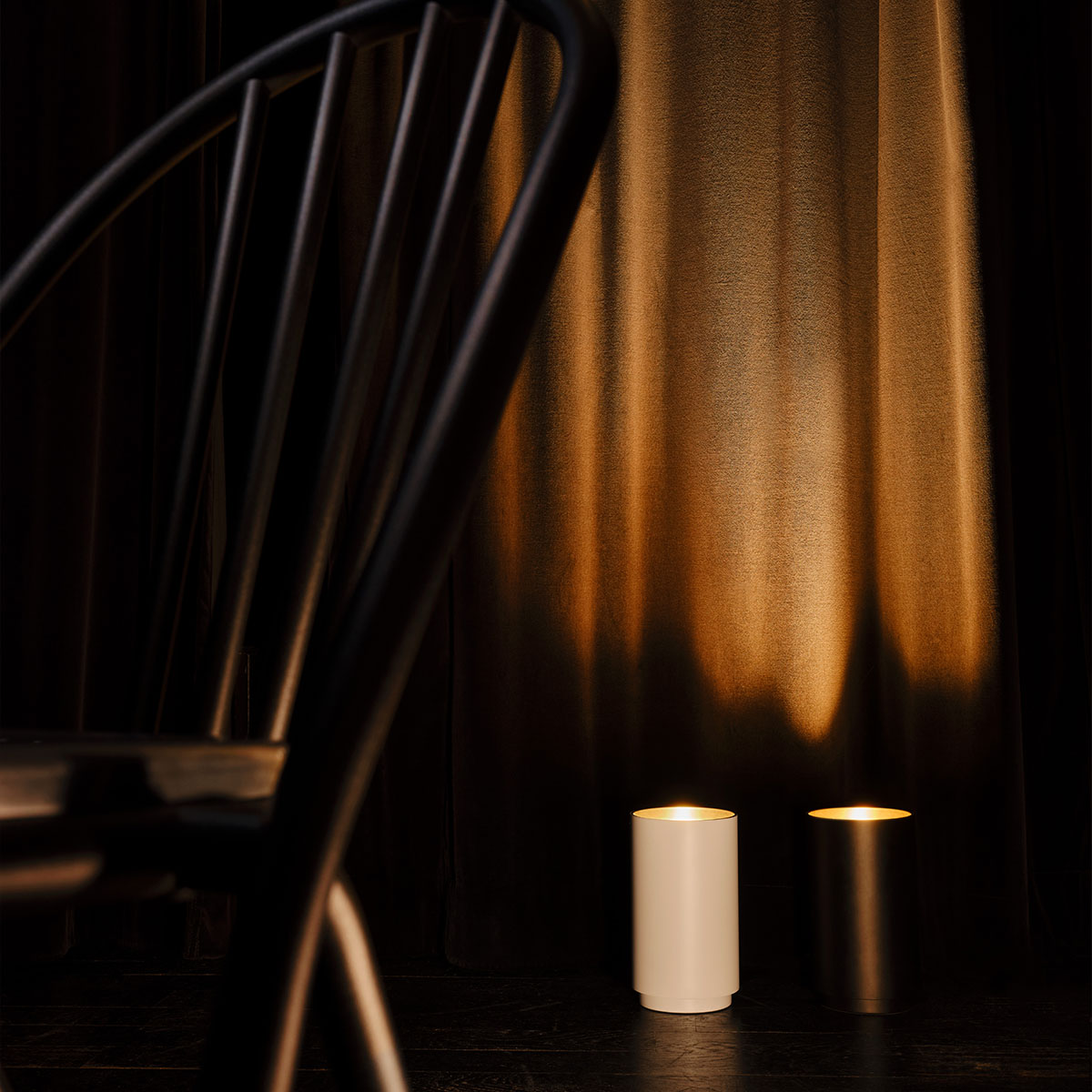 Tobo Floor Bodenleuchte, Ø: 14 cm, H: 24 cm Weiß – zeitloses Design des Herstellers DCW Editions Tobo Floor Bodenleuchte, Ø: 14 cm, H: 24 cm Schwarz – modernes Design des Herstellers DCW Editions