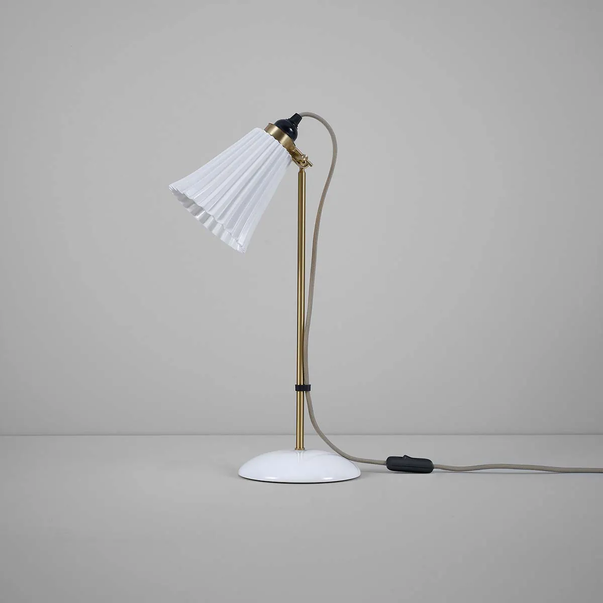 Hector Pleat Medium Tischleuchte, H: 46 - 57 cm, Hellblau