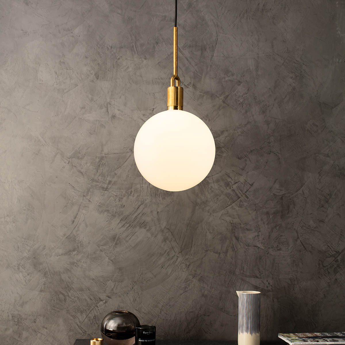 Buster + Punch Forked Pendelleuchte, Globe, Medium, Stahl / Rauchglas