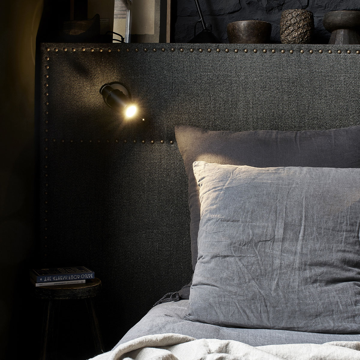 Biny Spot LED Wandleuchte, Schwarz & Gold, mit Schalter in Schwarz Gold – modernes Design von DCW Editions geeignet für den Eingangsbereich