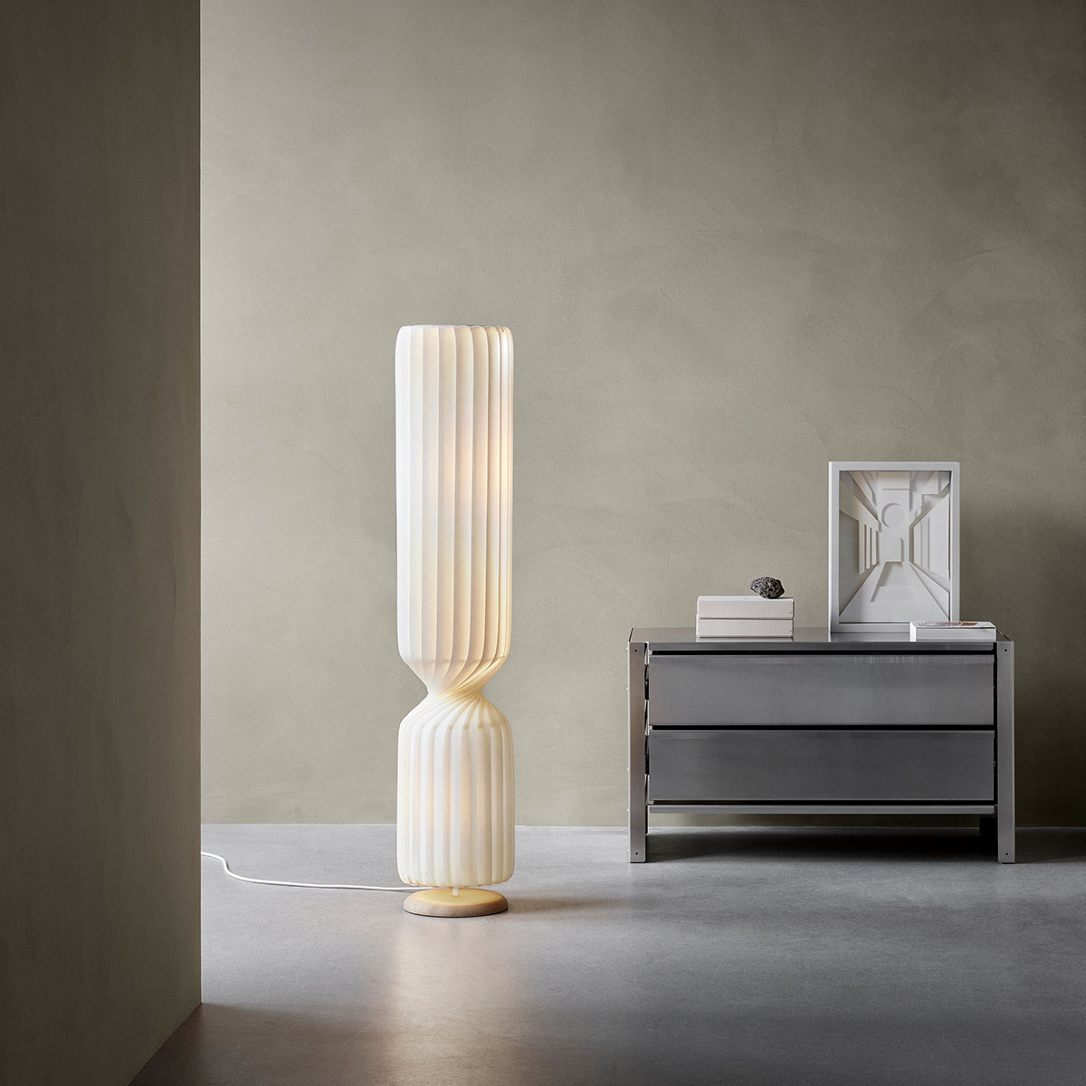 TR41 Stehleuchte, PC / Vliesstof, Ø: 25 cm, H: 107 cm TR41 Stehleuchte, PC / Vliesstof, Ø: 25 cm, H: 147 cm