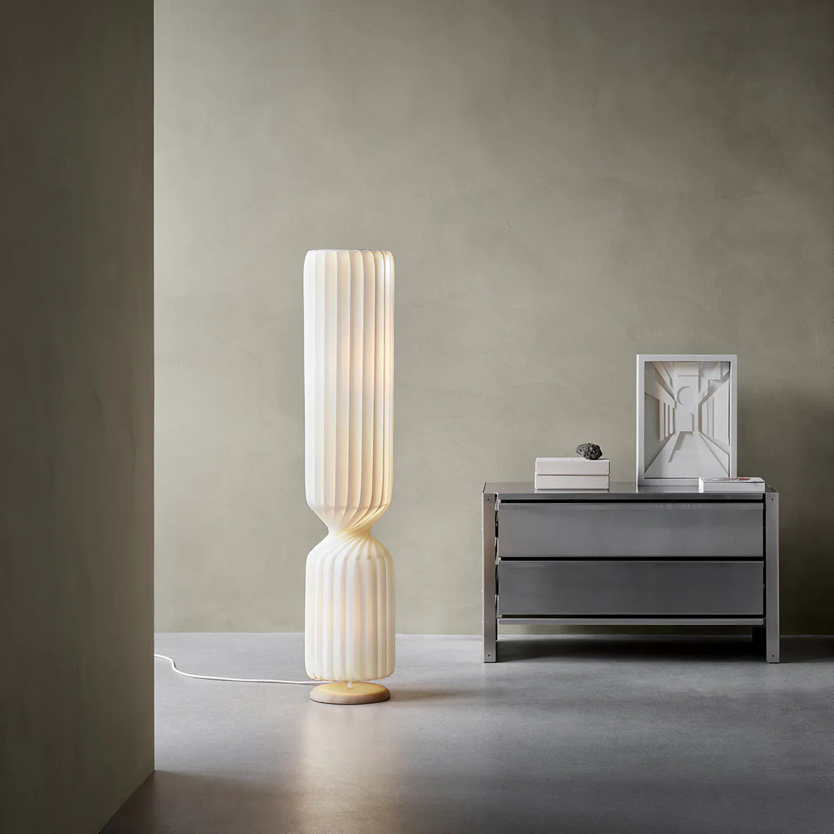 TR41 Stehleuchte, PC / Vliesstof, Ø: 25 cm, H: 107 cm TR41 Stehleuchte, PC / Vliesstof, Ø: 25 cm, H: 147 cm