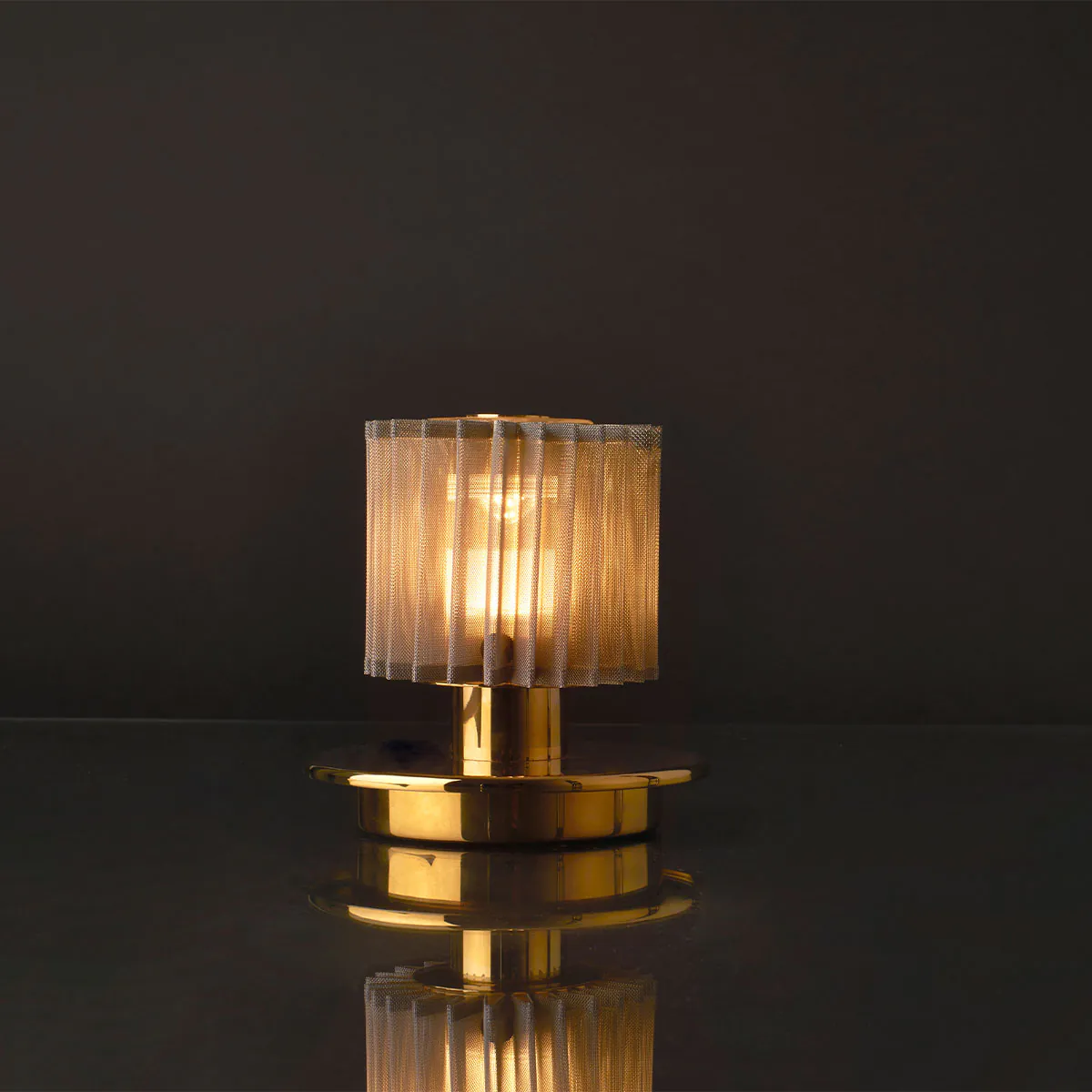 In The Sun 130 Akku Tischleuchte, Ø: 13 cm Silber, Netz Silber – elegante Designerleuchte des Herstellers DCW Editions passt perfekt auf den Beistelltisch