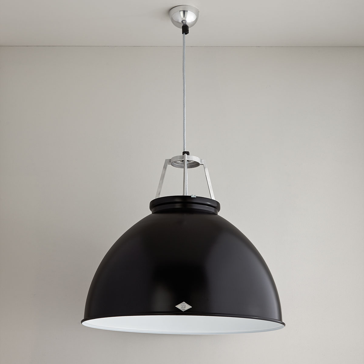 Titan Size 5 Pendelleuchte, Ø: 56 cm, Schwarz, Innen Weiß