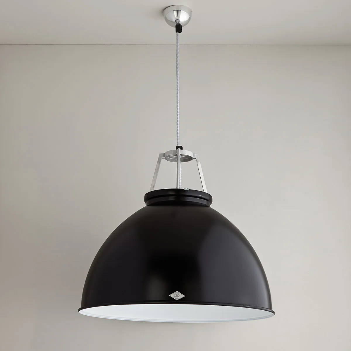 Titan Size 5 Pendelleuchte, Ø: 56 cm, Schwarz, Innen Weiß