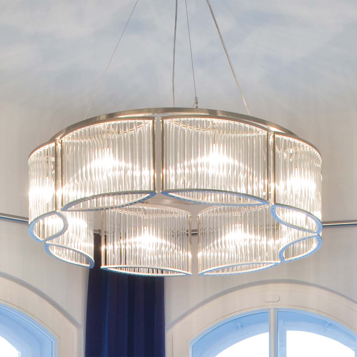 Stilio 800 Pendelleuchte, Ø: 80 cm, Messing anlaufgeschützt Elegante ovale Pendelleuchte mit geschwungenen Glasschirmen und modernem Design