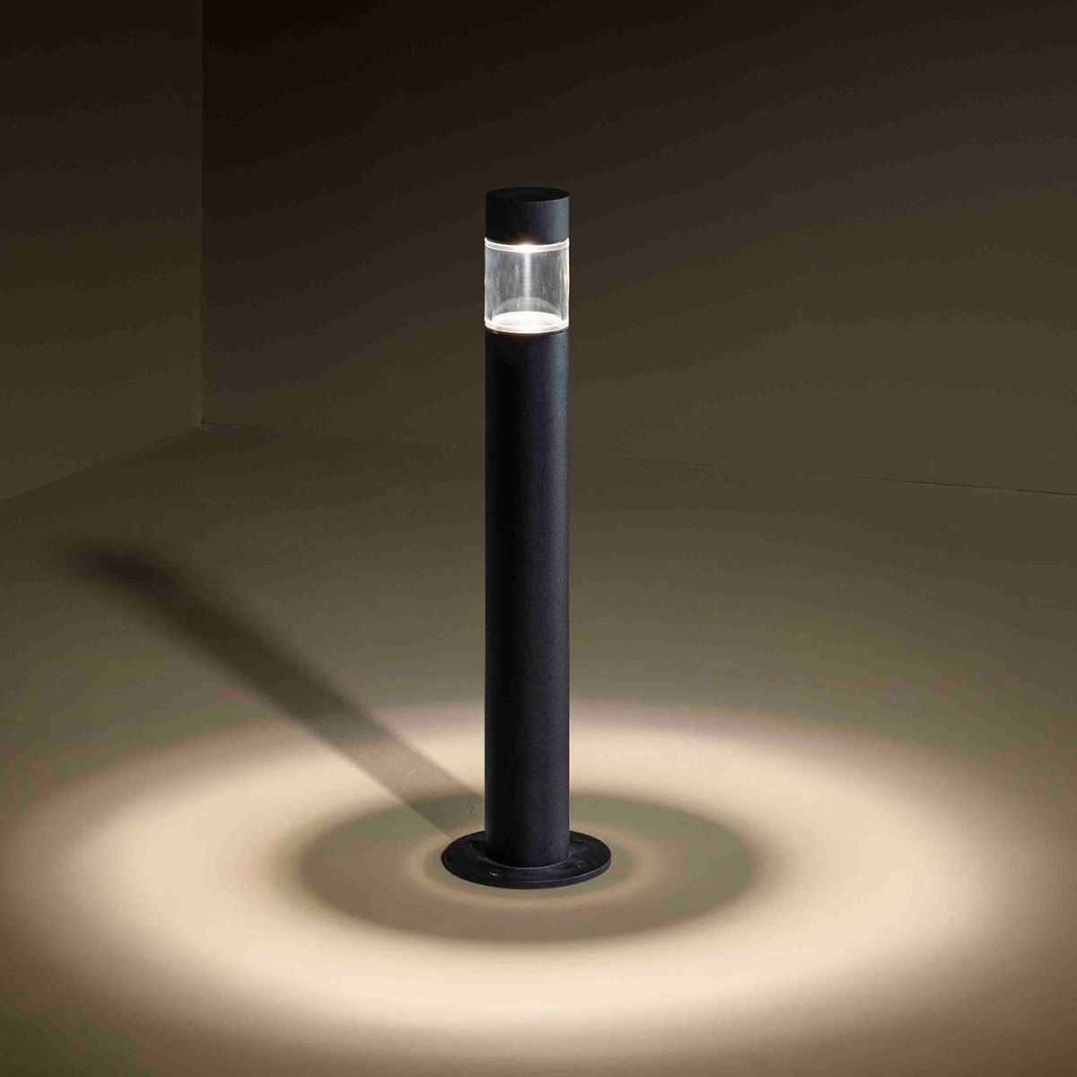 Tootem 500 Beacon Pollerleuchte, Textured Black, 2700K, H: 50 cm Tootem 500 Beacon Pollerleuchte, Textured Black, 2700K, H: 50 cm