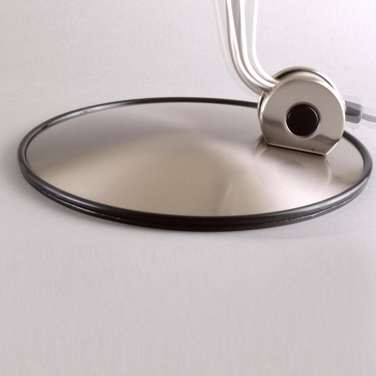 Elle 1 LED Stehleuchte, H: 180 cm, Schwarz soft, Warmweiß 3000K Elle 1 LED Stehleuchte, H: 180 cm, Nickel gebürstet, Extra-Warmweiß 2700K