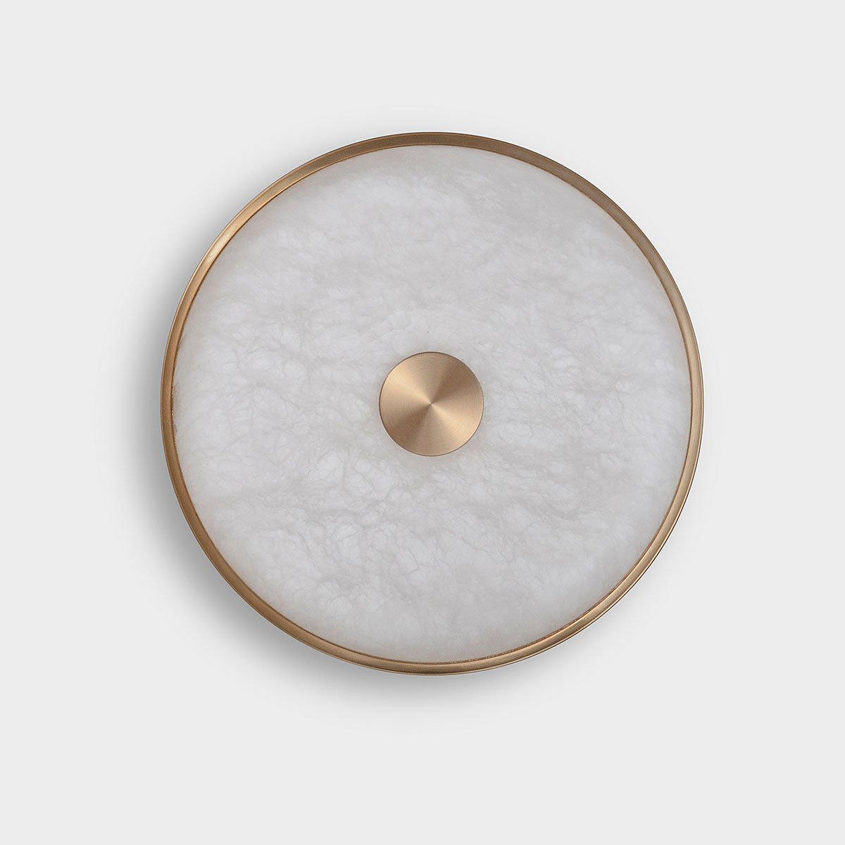 poliertes Messing und edler Alabaster Leuchte von Bert Frank – Beran Wandlampe, Messing gebürstet, Ø: 36 cm, moderne Eleganz, atmosphärisches Licht