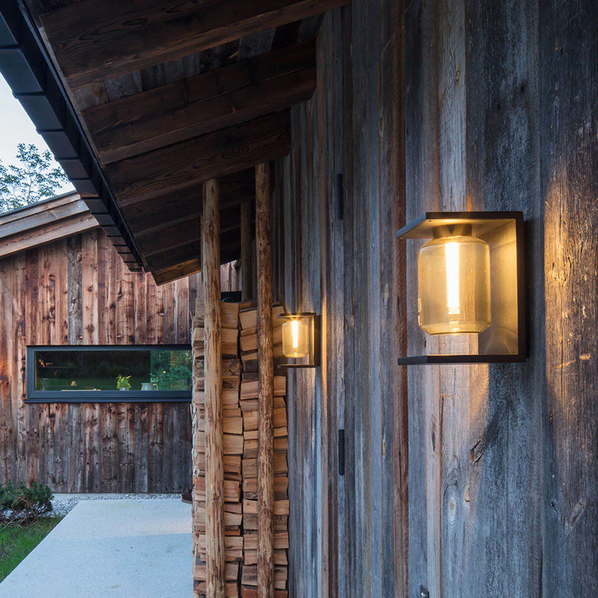 Ovale Wandleuchte für außen an der Wand befestigt