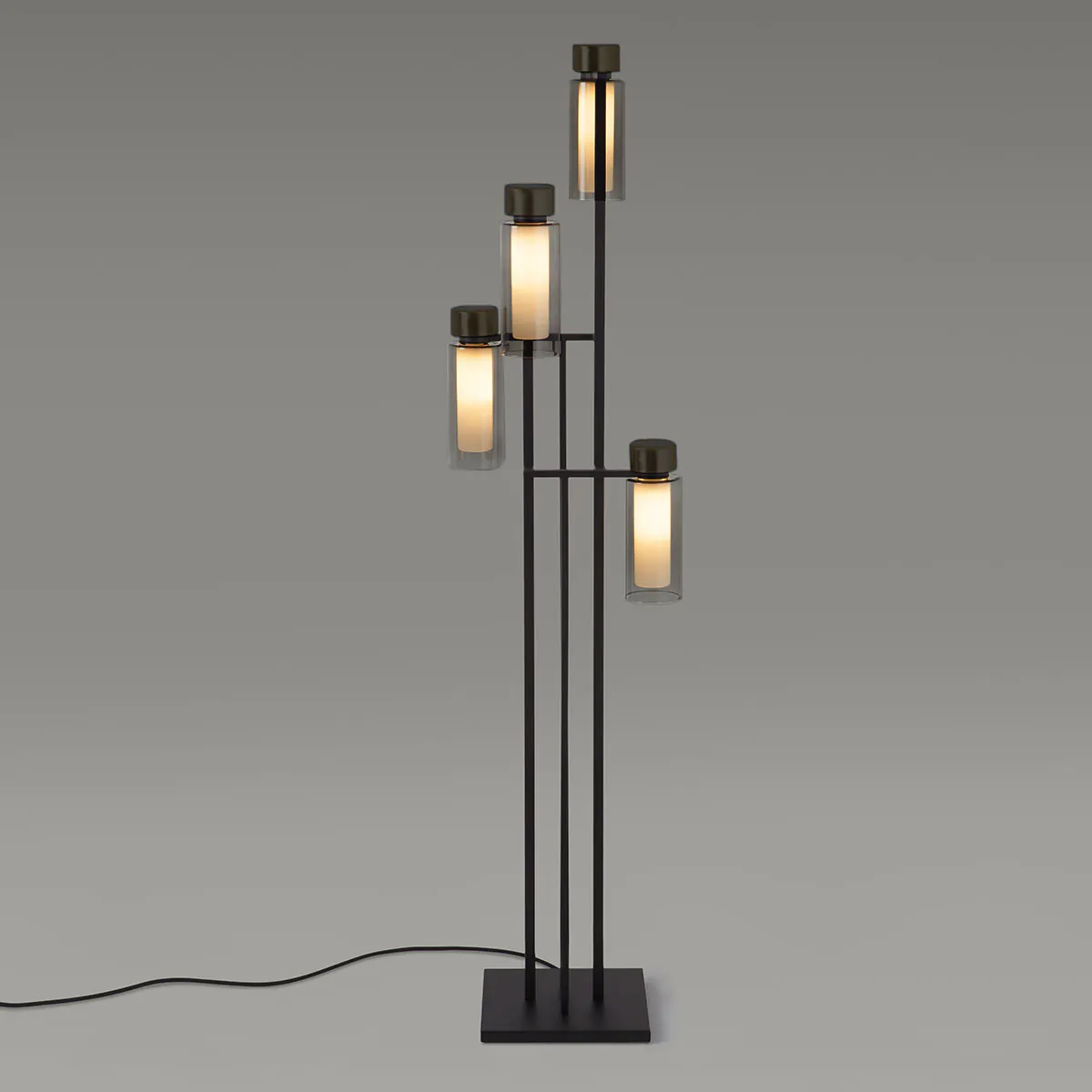 Osman 560.64 Stehleuchte 4-flammig H: 140 cm, Schwarz Matt / Schwarz Chrom & Rauchglas, Dimmbar