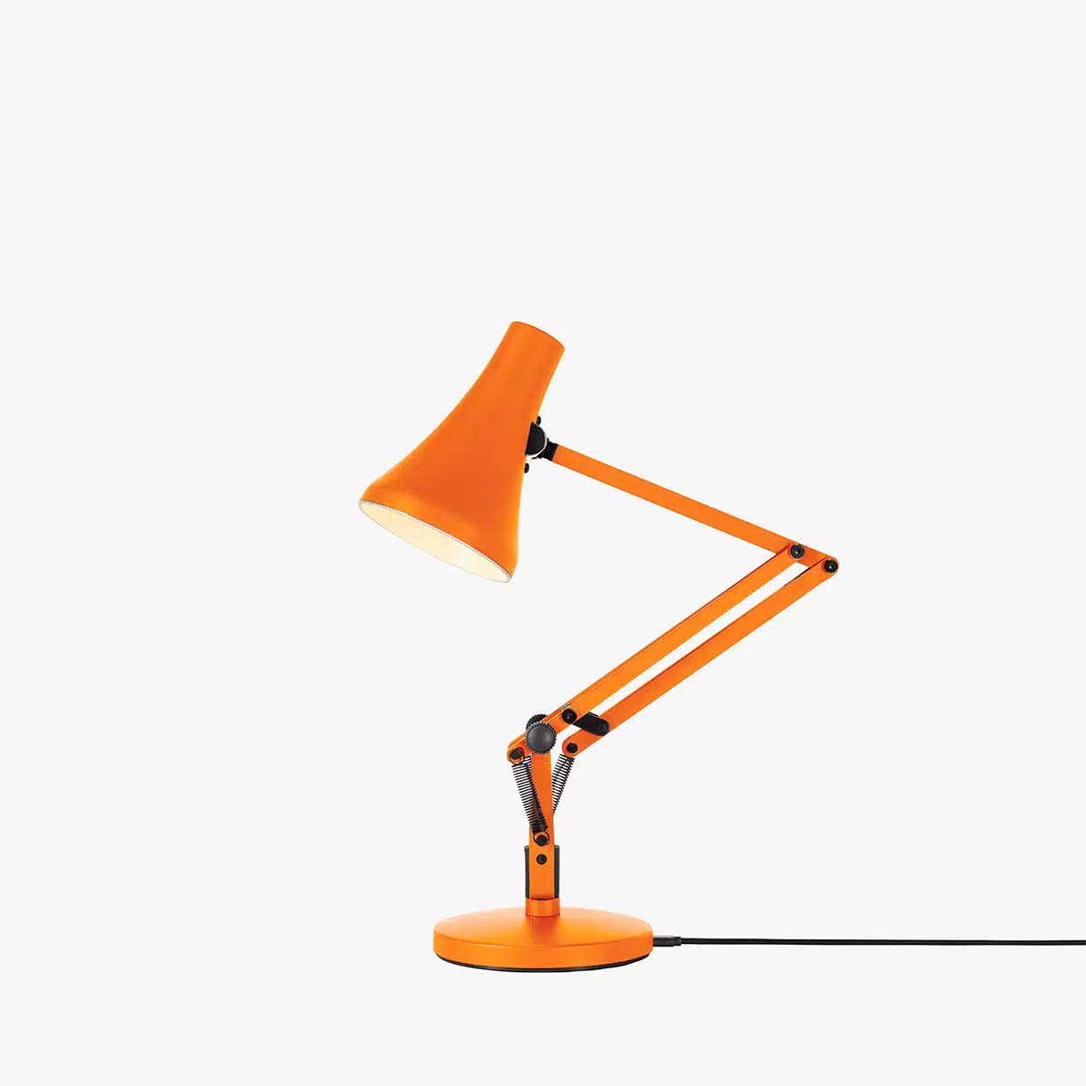 Anglepoise 90 Mini LED Tischleuchte, H: 32 - 50 cm in Sunburnt Orange als moderne Tischleuchte in Orange mit verstellbarem Arm und minimalistischem Design, ideal als stilvolle Schreibtischlampe für Büro oder Home Office